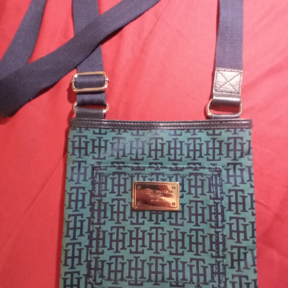 Tommy hilfiger crossbody bag